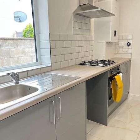 Catherine 5 Bedroom House ครูว์ ภายนอก รูปภาพ