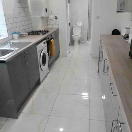 Catherine 5 Bedroom House ครูว์ ภายนอก รูปภาพ