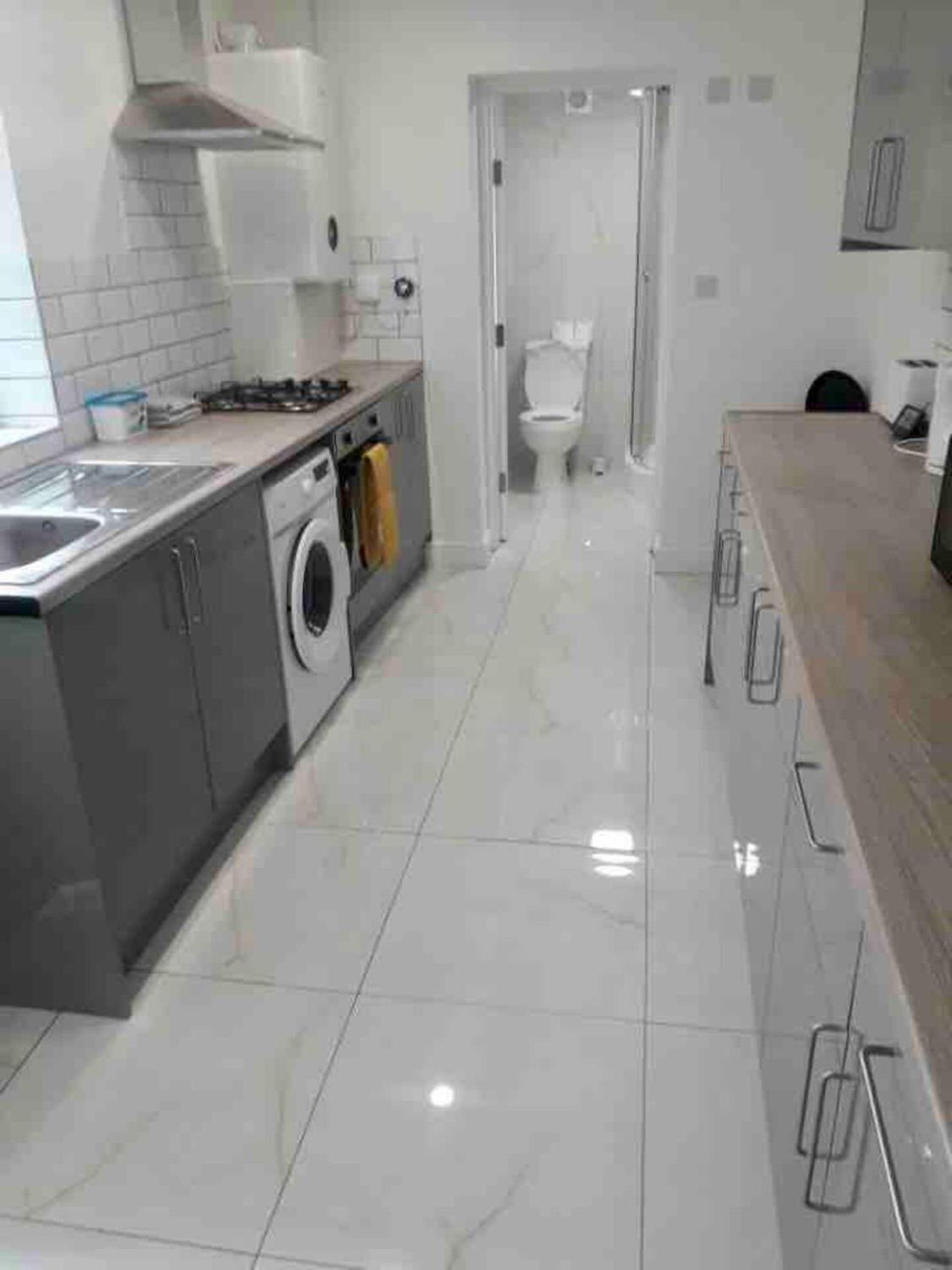Catherine 5 Bedroom House ครูว์ ภายนอก รูปภาพ